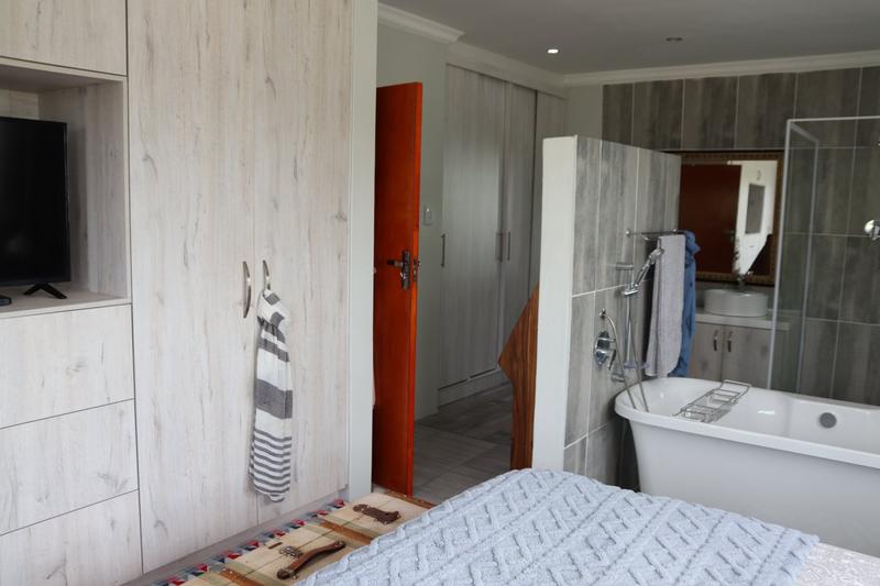 4 Bedroom Property for Sale in Pearly Beach Western Cape